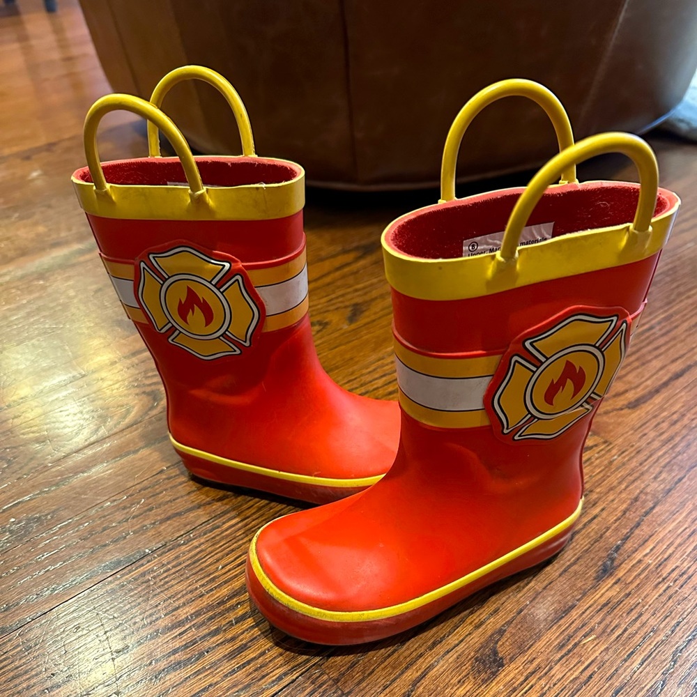 Toddler size 8 fireman rain boots